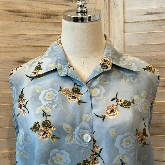 Jackline Design Studio Floral Sleeveless Button Front Tunic - Picture 2 of 6